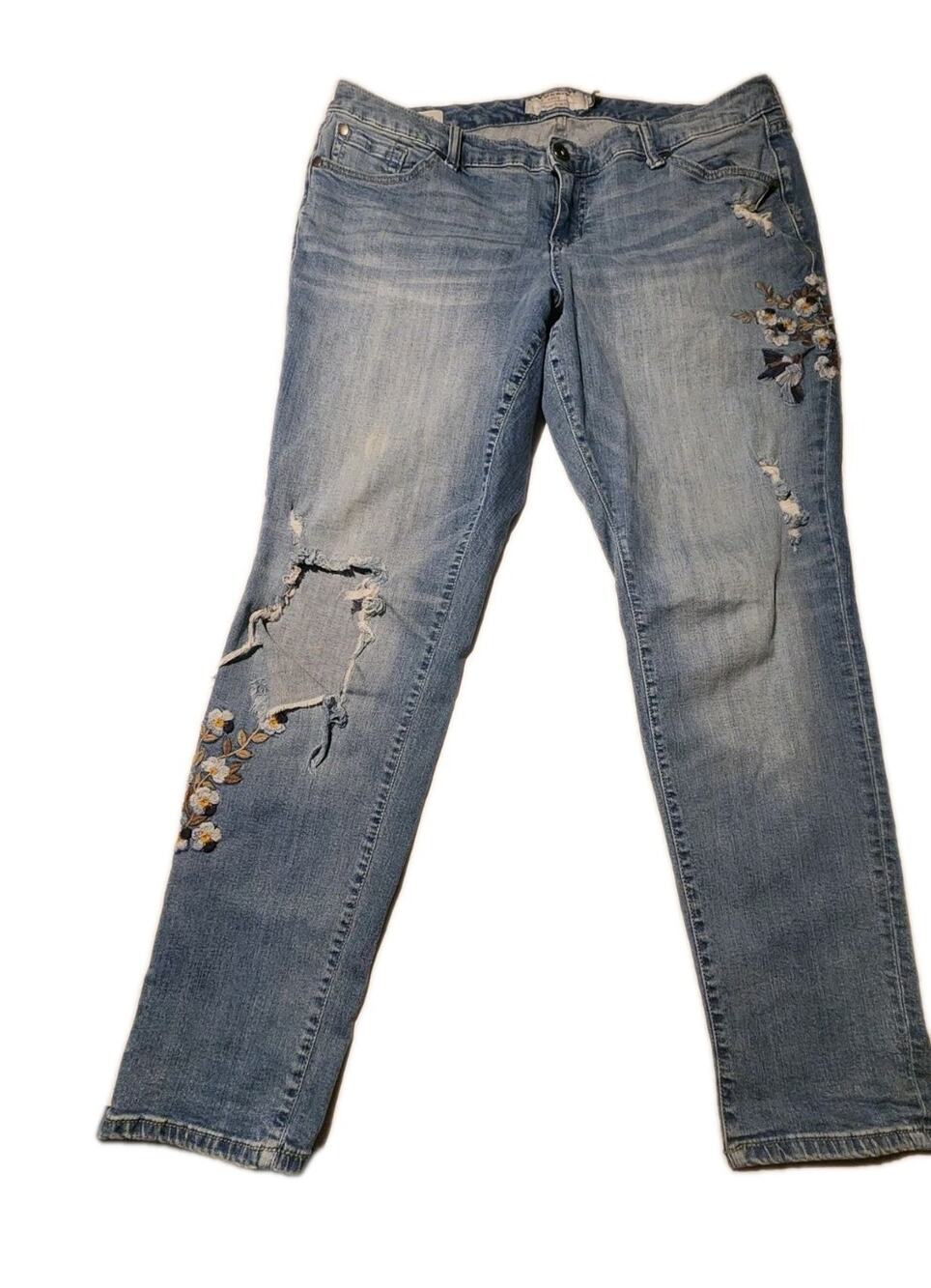 TORRID Sz. 14 Jeans Women's Boyfriend Floral Embroidered Cut/ Holely Distressed